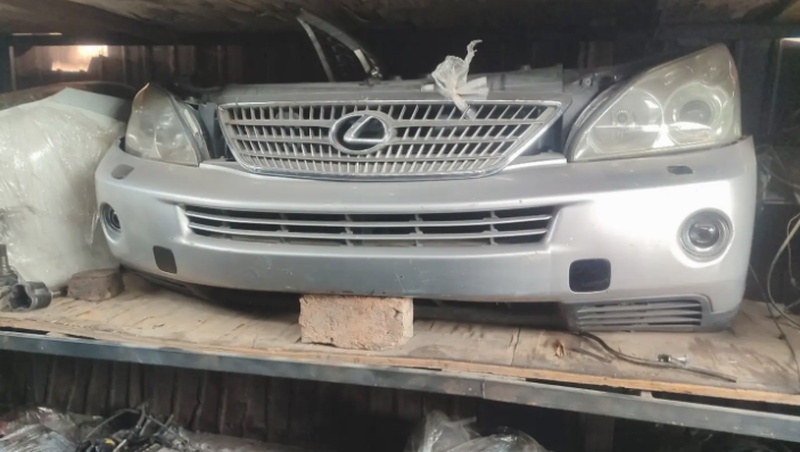 Передний Бампер от Lexus RX 400 2008